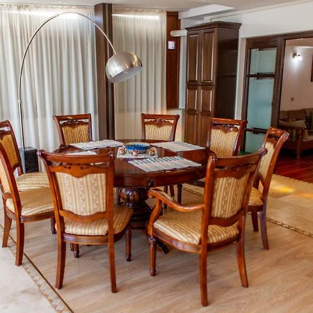 Spacious Apartment In City Centre Яссы Экстерьер фото